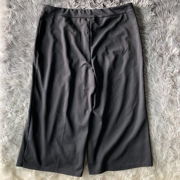 C Est 1946 Women's Black Capri Wide Short Leg Dress Pants Size Large - Picture 7 of 8